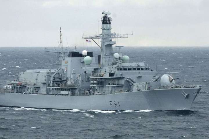 Британські військові помітили російські кораблі біля своїх територіальних вод