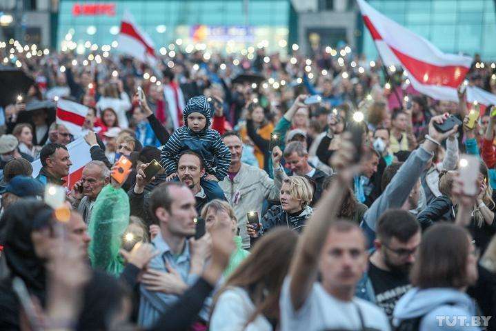 11 день протестів: тисячі білорусів знову вийшли на мітинги