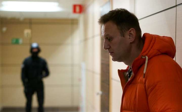 Навальний без свідомості, його підключили до апарату ШВЛ
