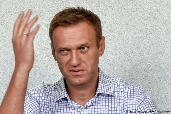 Отравление Навального: врачи спасают его жизнь, но диагноз не сообщают (видео)