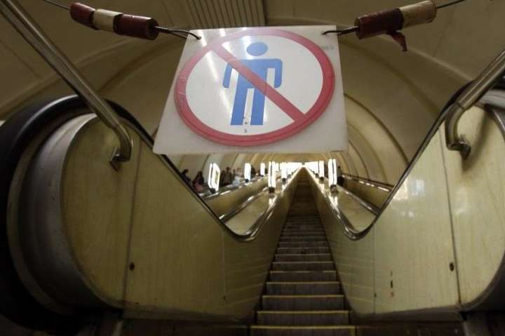 На метро «Вокзальна» завершився ремонт ескалатора