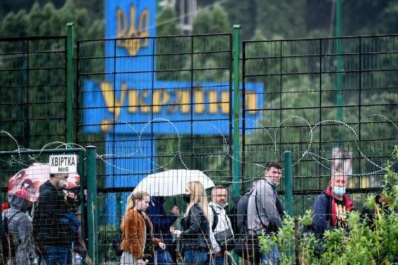 Українські заробітчани у коронавірусній пастці Шмигаля 