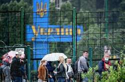 Українські заробітчани на кордоні з Польщою
