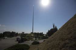 Флагшток встановили  біля «Батьківщини-матері» 