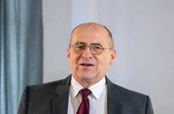 Збігнєв Рау є депутатом від правлячої партії «Право і справедливість» 