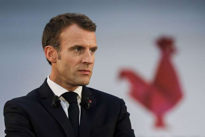Макрон: Франція готова надати Навальному медичну допомогу і притулок