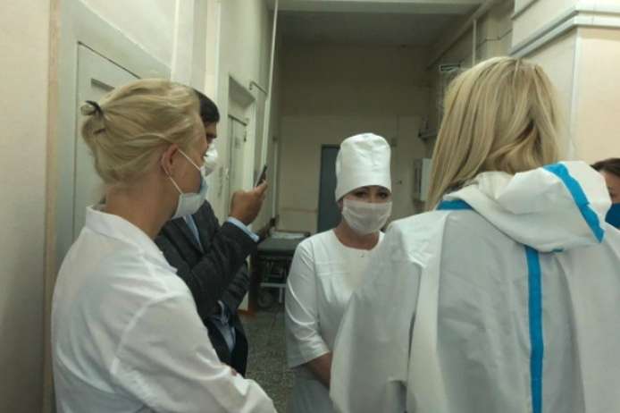 Наразі Олексій Навальний перебуває в реанімації омської лікарні - ЗМІ: Німеччина відправляє за Навальним медичний літак