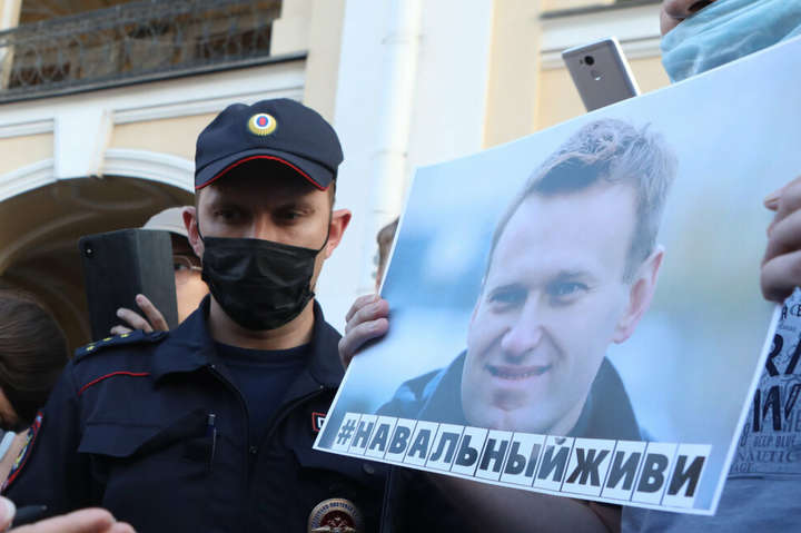 Німецькі лікарі прибули в лікарню до російського опозиціонера Навального