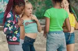 Netflix обвиняют в педофилии из-за фильма про 11-летних танцовщиц