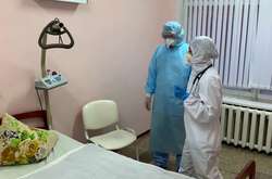 У квітні 2020 року мер Києва Віталій Кличко перевірив, як лікують хворих на коронавірус у лікарні №4