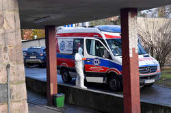  За останню добу в країні зареєстрували 903 нових хворих 