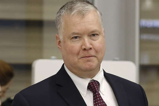 США відправляють заступника Помпео у РФ врегульовувати ситуацію у Білорусі