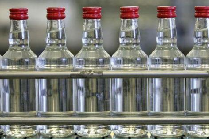 На Закарпатті податківці виявили 16 тисяч пляшок фальсифікованого алкоголю