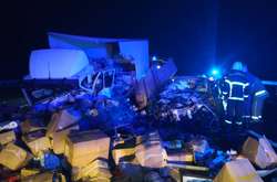 На Полтавщині зіткнулися вантажівка і легковик, троє загиблих і двоє поранених
