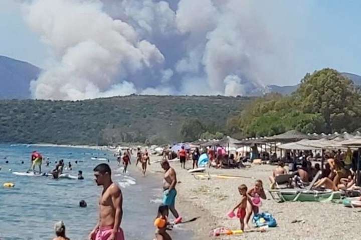 У Греції через лісові пожежі евакуювали п'ять населених пунктів