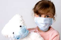 Дітям молодшого віку не рекомендують носити маски, оскільки вони не можуть правильно вдягати та знімати їх самостійно