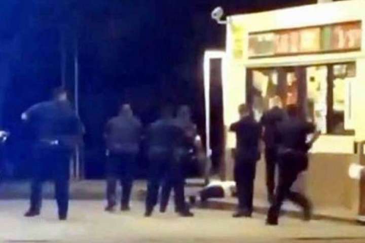 Поліція в Луїзіані застрелила чорношкірого чоловіка при затриманні
