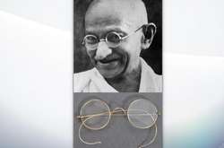 Окуляри Махатми Ганді продали на аукціоні за $340 тисяч