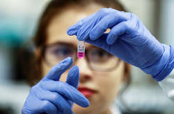  Китайські медики досі не помітили якихось побічних ефектів від вакцини 