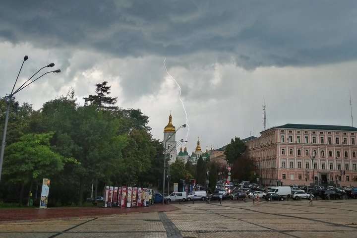 Погода на День Незалежності: частину України накриють дощі та грози