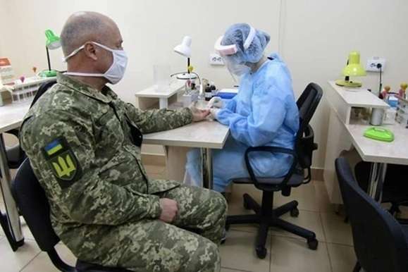 У лавах Збройних сил протягом доби на коронавірус захворіло майже півсотні військових