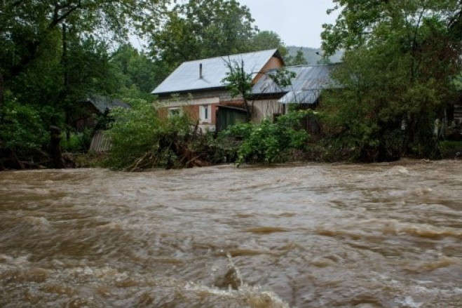 Штормове попередження: на Закарпатті через потужні зливи можливі підтоплення