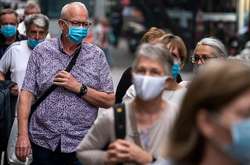  «Молодь і люди середнього віку, у яких міцний імунітет, хворіють, може, і частіше, але помирають рідше» - Янченко 