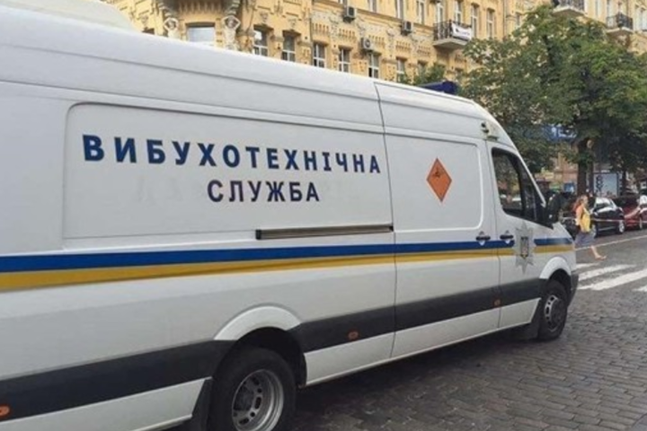 У Києві поліція шукала вибухівку в метро, аеропорту «Київ», магазинах та на мостах