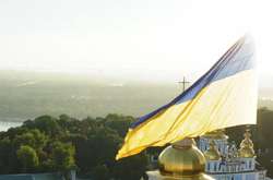 Встречайте в своем городе: над Украиной взлетел государственный флаг гигантских размеров (видео)