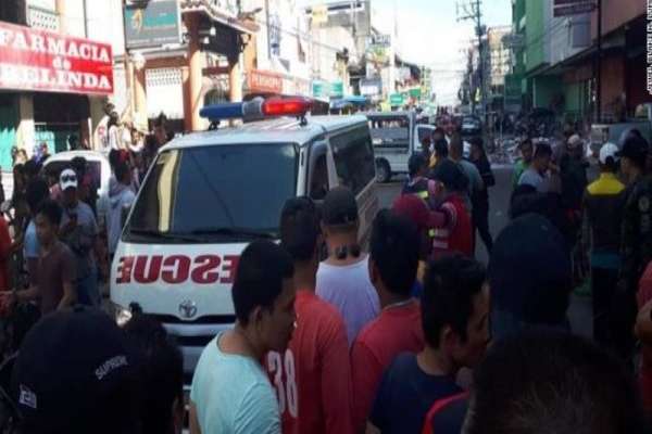 Терористка-смертниця влаштувала на Філіппінах два потужні вибухи