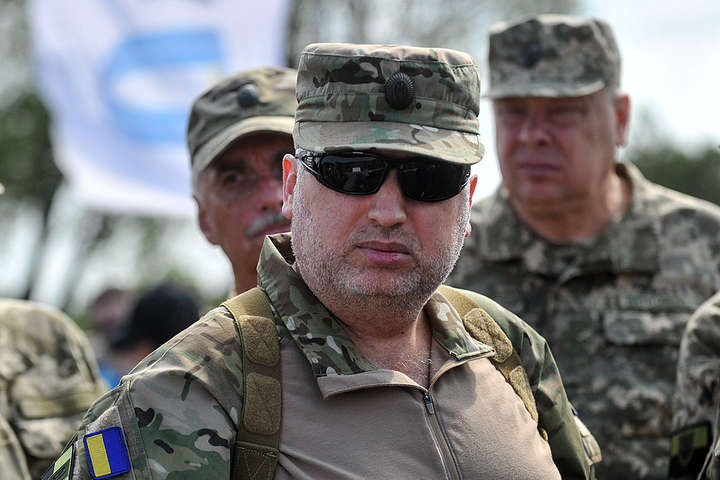 Турчинов відповів Зеленському на «без бою здали Крим»