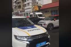 На місці падіння дитини працювали медики та поліція