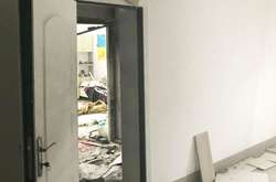 Правоохоронці виявили уламки гранати на місці вибуху.