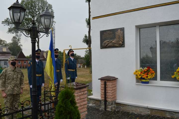 На Вінниччині відкрили меморіальну дошку генерал-хорунжому УПА