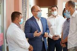 Медикам поднимут зарплаты: в министерстве озвучили детали