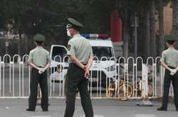 За весь час поширення вірусу в Пекіні було зареєстровано 935 хворих, з них 335 — під час спалаху, що стався в червні на гуртовому рику «Сіньфаді»