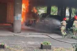 До ліквідації загорання автівки було залучено 10 рятувальників