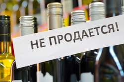 За пивом не успели: в Каневе охранники АТБ при поддержке полиции избили покупателей (видео)