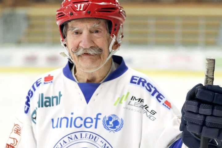 У 99-річному віці помер найстарший хокеїст світу