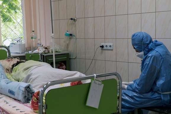 У лікарнях Чернівців закінчуються ліжка для хворих на коронавірус 