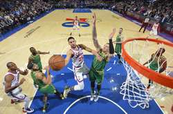 Прохід Сіммонса під кільце у матчі з «Бостоном» 