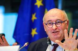 Комісар ЄС з торгівлі пішов у відставку через порушення карантину