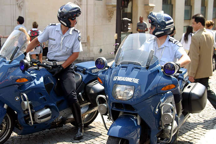 Італійська поліція повідомила про напади на правоохоронців, які контролюють «масковий режим»
