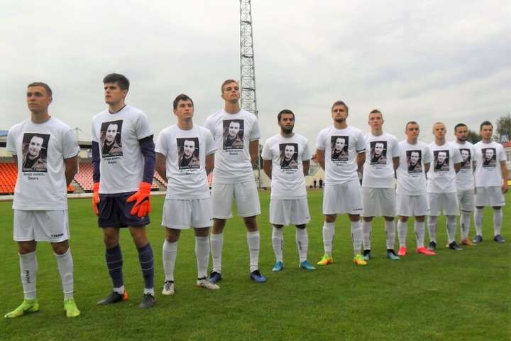 Футболісти білоруського клубу вийшли на матч зі зображенням загиблого під час протестів фаната