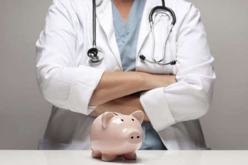 Єдине, що може зробити МОЗ для покращення якості медпослуг, це підвищувати зарплати медикам, – експерт 