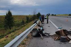 Volkswagen скоїв зіткнення з мотоблоком, який раптово виїхав на проїжджу частину