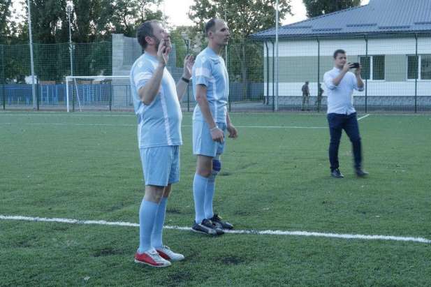 Священики проти військових: у Мукачево відбувся незвичний футбольний матч 