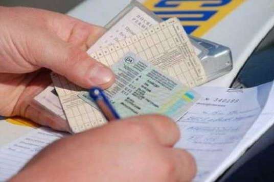 В Україні хочуть змусити водіїв перездати на права. Яким категоріям не пощастить