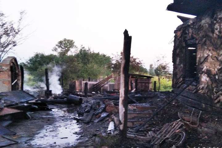 На Чернігівщині у пожежі загинули дорослий і дворічна дитина
