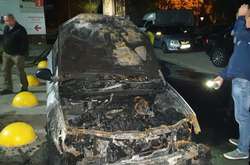 Підпал автівки «Схем»: поліція опублікувала фото та прізвища розшукуваних осіб